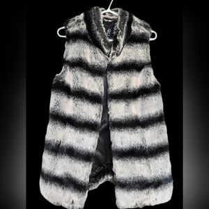 Rachel Zoe Black and White Branded Label